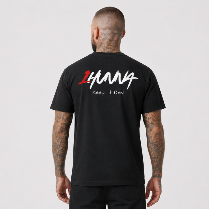 1HUNNA Signature 001 T-shirt in zwart – gedragen achterkant
