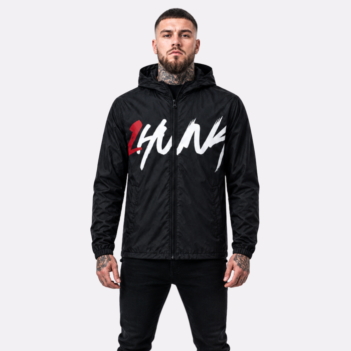 1HUNNA Signature 001 Windbreaker in zwart – gedragen voorkant