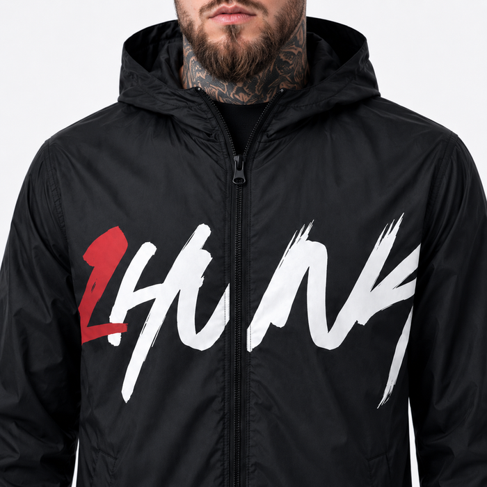 1HUNNA Signature 001 Windbreaker in zwart – detail voorlogo
