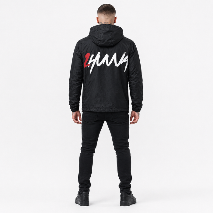 1HUNNA Signature 001 Windbreaker in zwart – gedragen achterkant