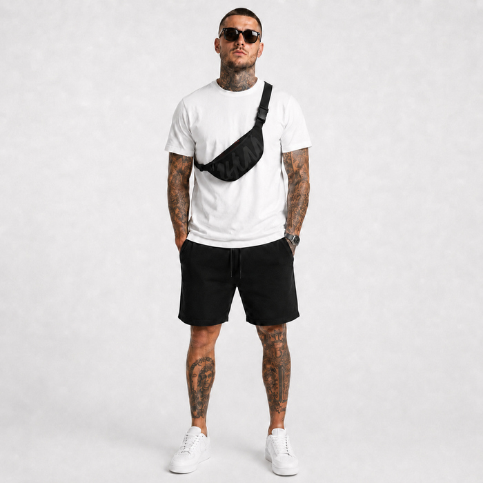 1HUNNA Signature Ghost Bum Bag in zwart – gedragen voorkant