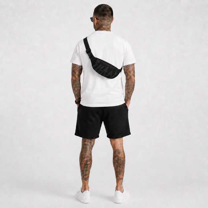 1HUNNA Signature Ghost Bum Bag in zwart – gedragen achterkant