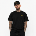 1HUNNA Signature Real One T-shirt in zwart en goud – gedragen voorkant