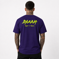 1HUNNA Signature T-shirt in paars en neongeel – gedragen achterkant