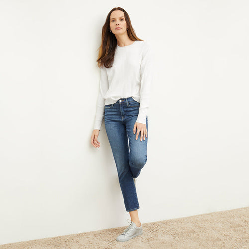 Front image of a woman standing wearing the FRAME Denim Le High Straight in Bestia | Lead