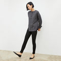 Side image of a woman wearing the skinny foster in black | Lead