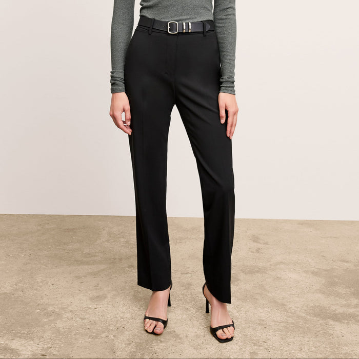 Front image of a woman wearing the smith pant in black | Lead