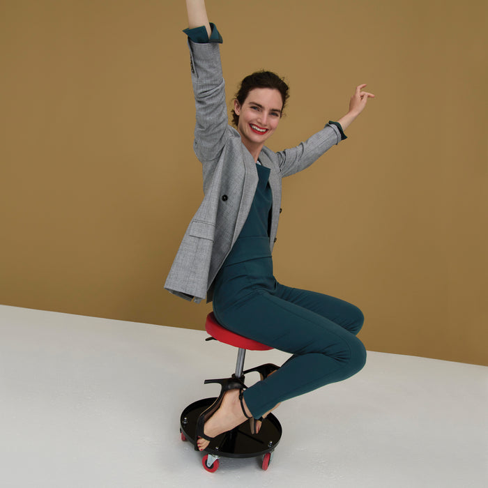 Side image of a woman wearing the Stella Legging in Deep Sea