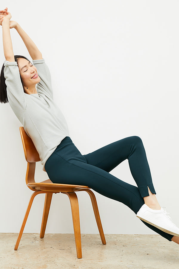 Side image of a woman wearing the Stella Legging in Deep Sea | Grid Hover | Exclude
