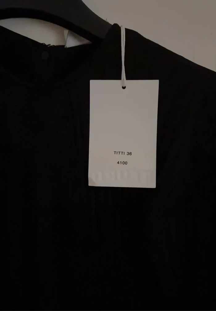 Teurn Studios Titti-klänning NWOT