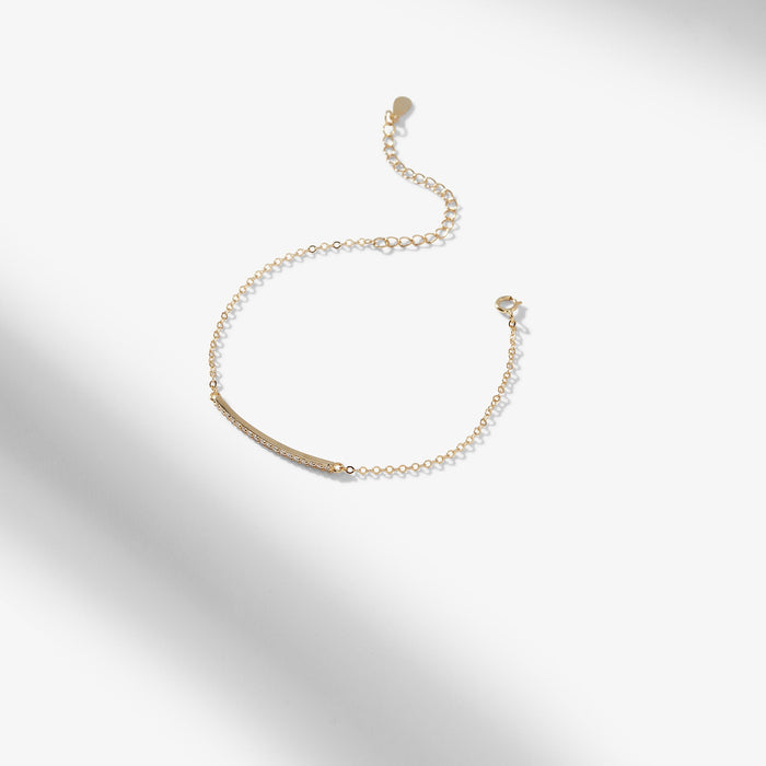 Packshot image of the Thread Bracelet in Yellow Gold | Lead
