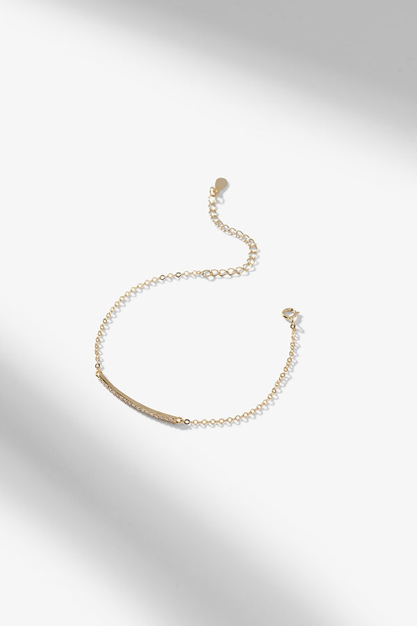 Packshot image of the Thread Bracelet in Yellow Gold | Grid | Exclude