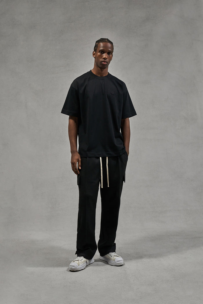 TONAL EMBLEM RELAXED T-SHIRT - BLACK