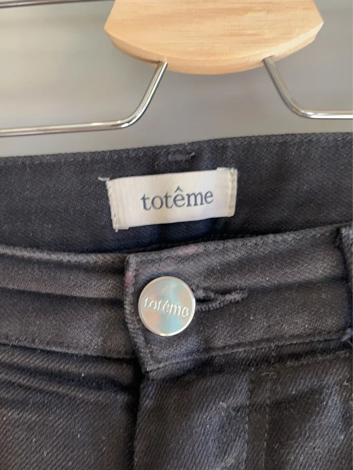 Toteme Twisted Seam Black-jeans