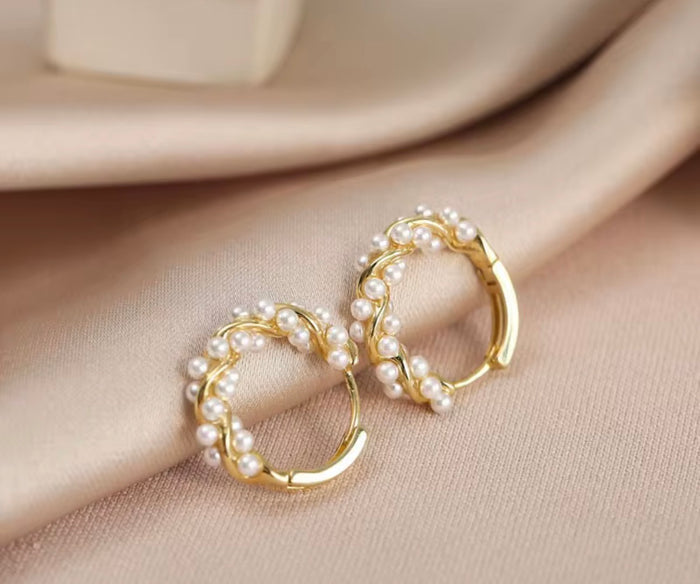 Twisted Pearl Huggies