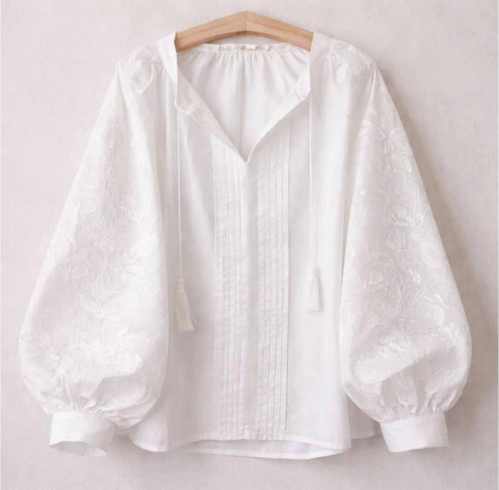 SNOW Embroidered Blouse