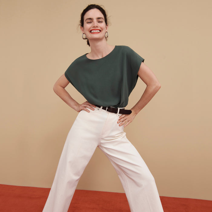 woman wearing the wide strap belt in coffee