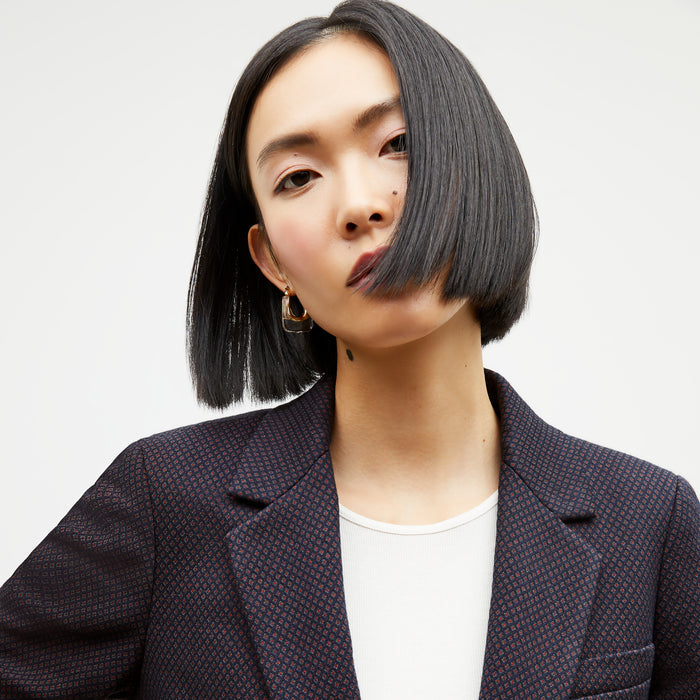 Front image of a woman wearing the yiyan blazer in navy multi