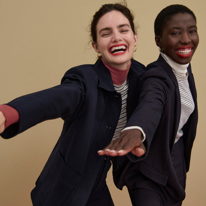Front image of a woman wearing the yiyan blazer in navy multi