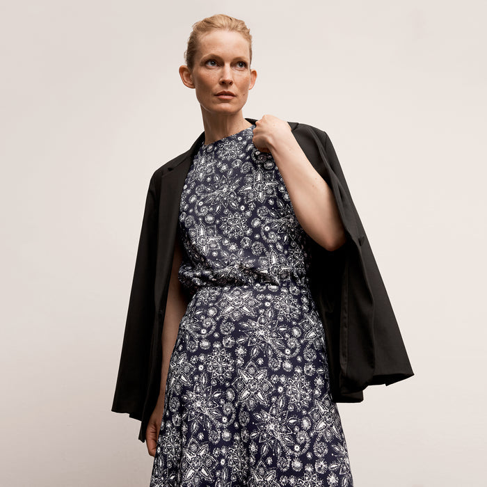 Front image of a woman wearing the Yiyan Blazer in Black