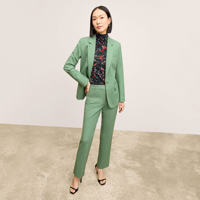 front image of a woman wearing the yiyan blazer in parisian green | Lead