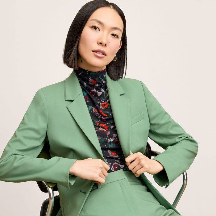 front image of a woman wearing the yiyan blazer in parisian green