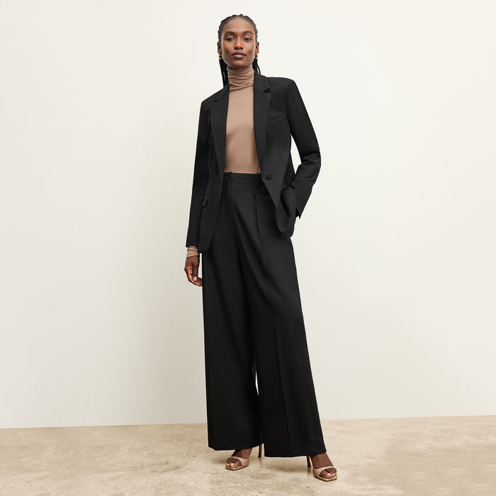 front image of a woman wearing the zuri pant in black